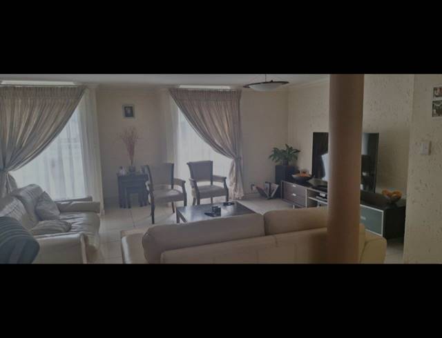 3 BEDROOM APARTMENT FOR SALE IN OAKDENE